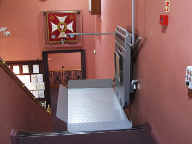 plg7-plattformlift-hochgefahren.png