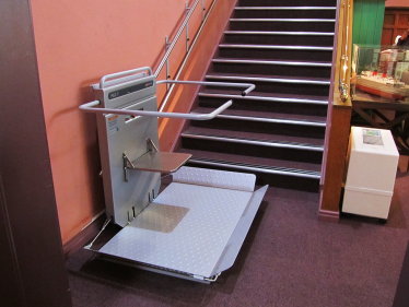 plg7-plattformlift-treppe-gerade.png
